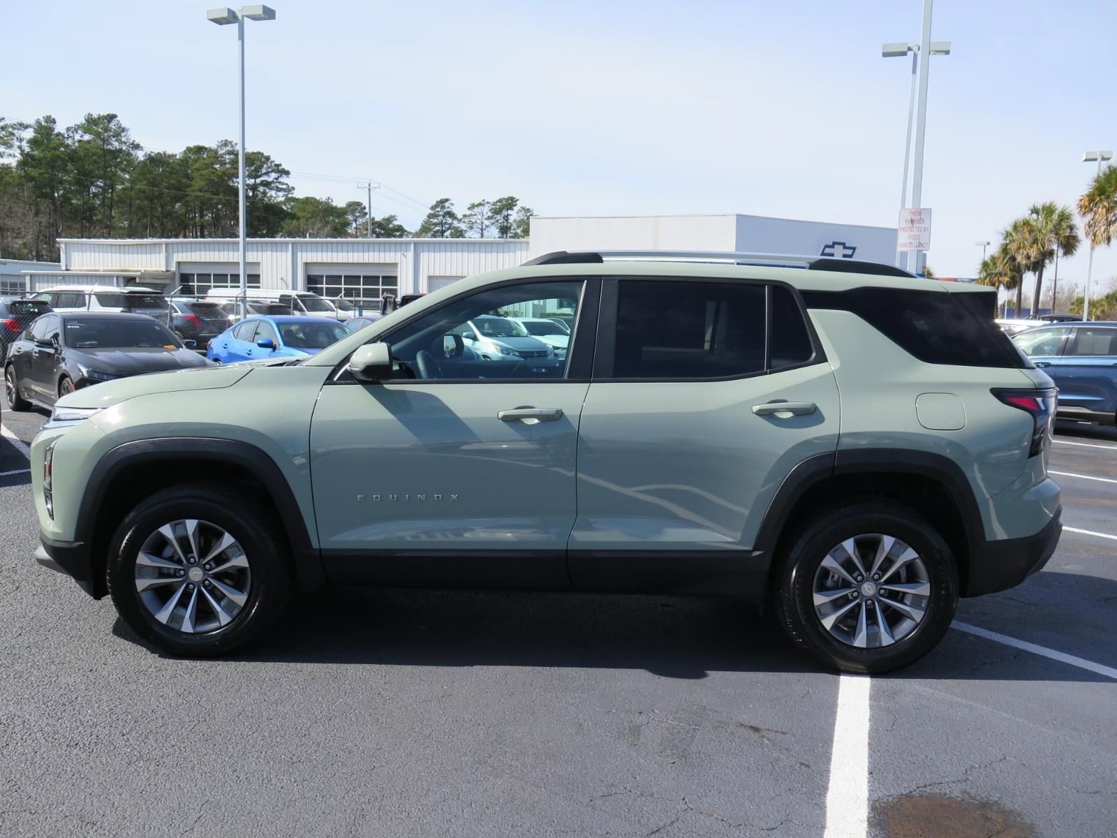 Used 2025 Chevrolet Equinox LT w/ Convenience Package II image 6