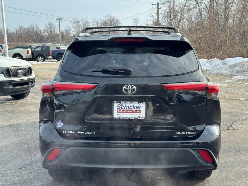 Used 2023 Toyota Highlander XLE AWD/4WD image 5