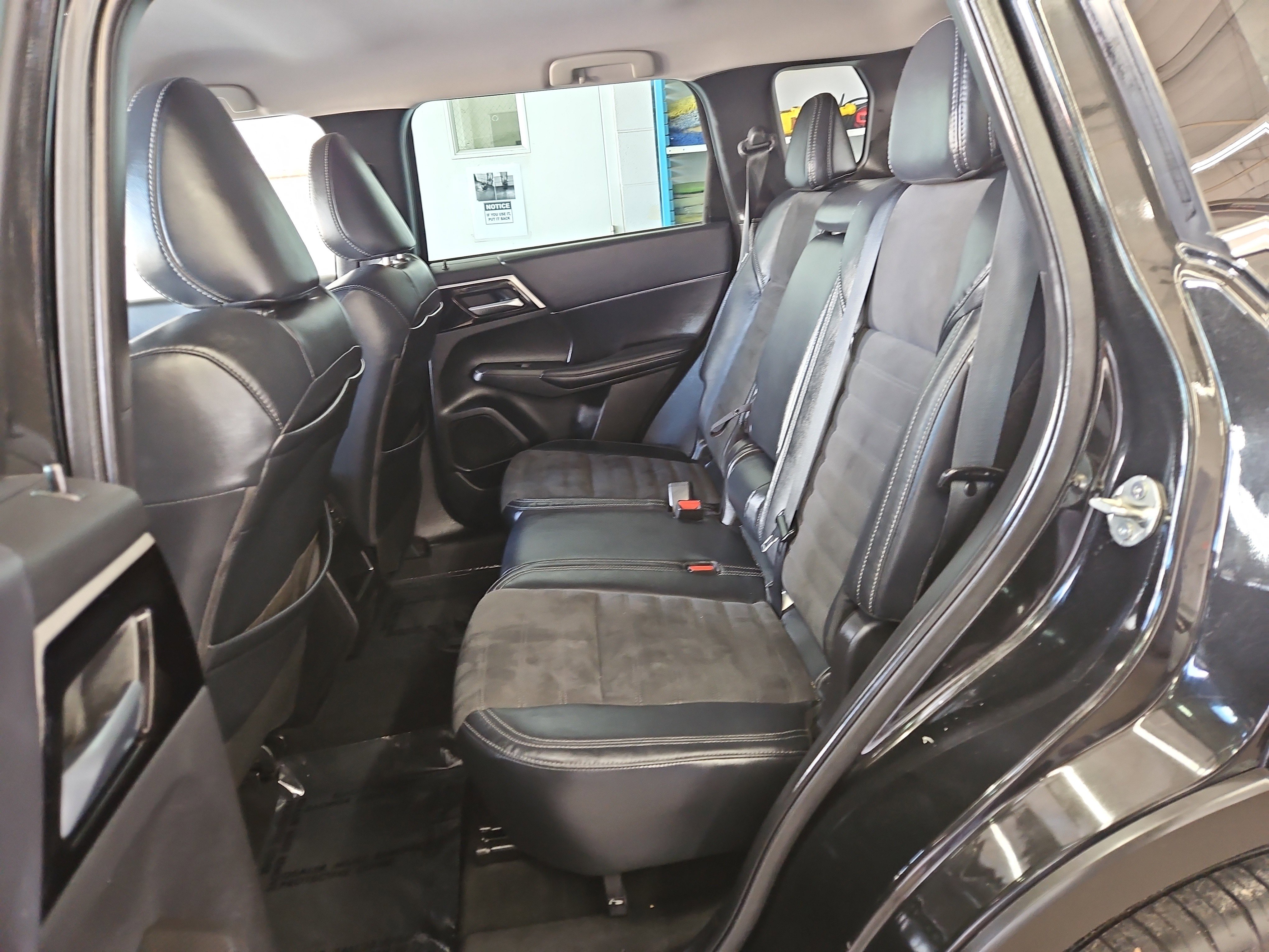 Used 2023 Mitsubishi Outlander SE image 11