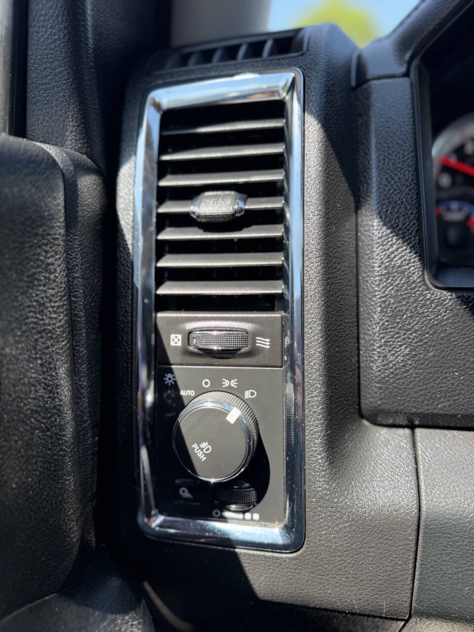 Used 2014 RAM 3500 Laramie AWD/4WD image 23