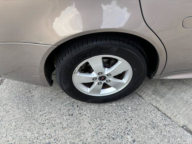 Used 2006 Pontiac Grand Prix w/ Preferred Package FWD image 13