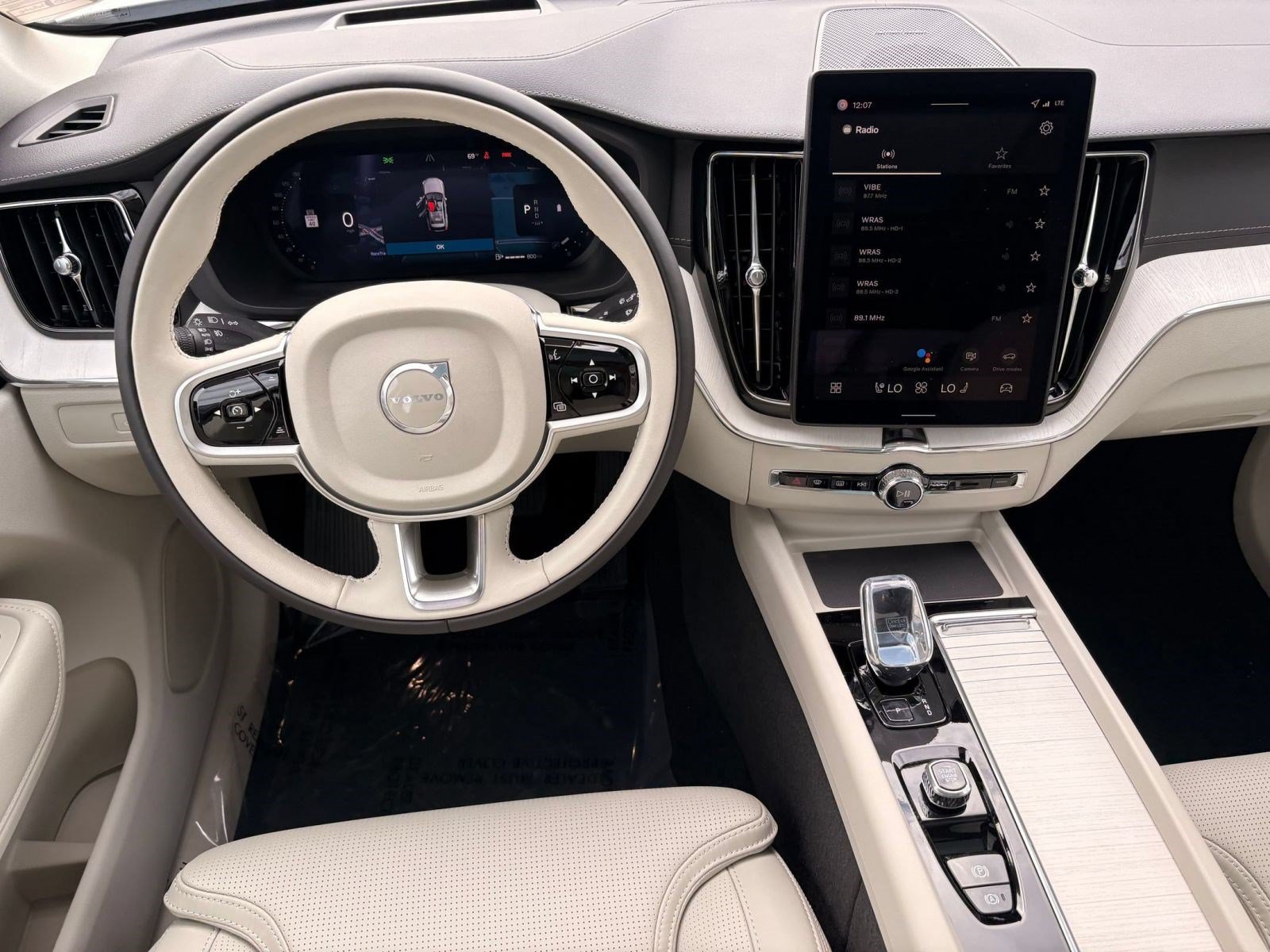 Certified 2026 Volvo XC60 B5 Ultra w/ Climate Package AWD/4WD image 23