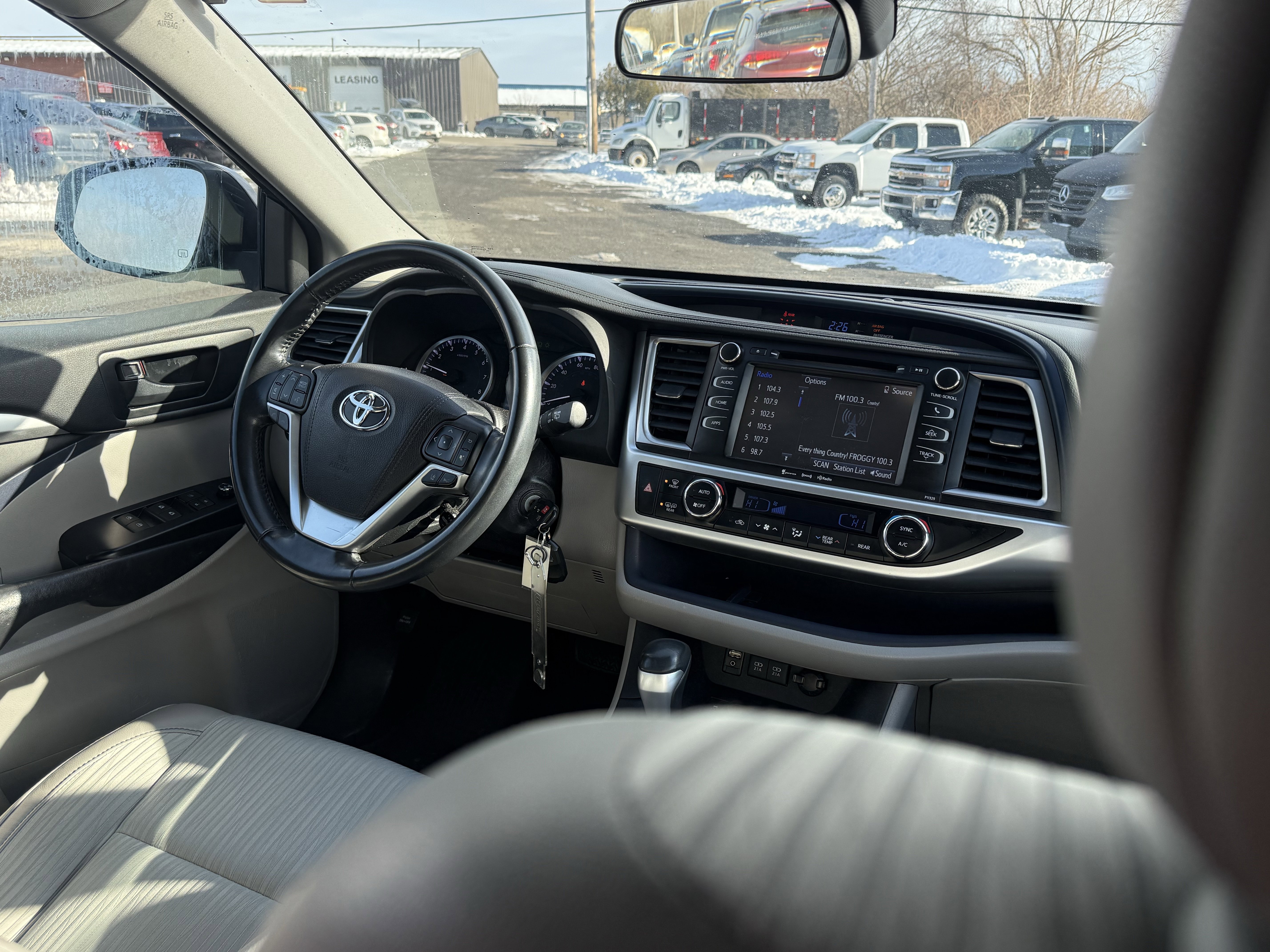 Used 2017 Toyota Highlander Plus image 13