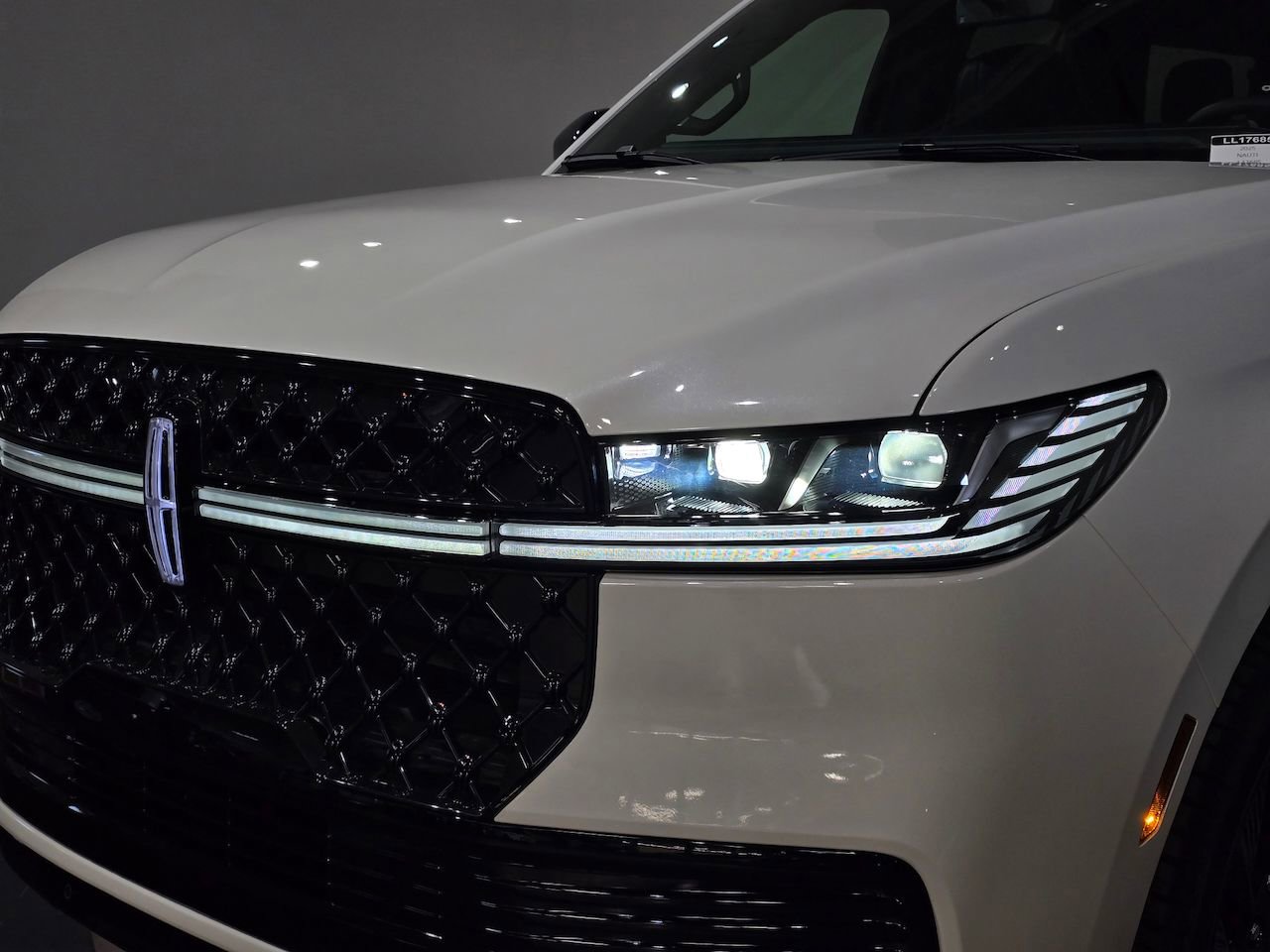 New 2025 Lincoln Navigator L Reserve w/ Jet Appearance Package image 10