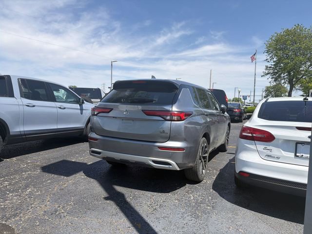 Used 2023 Mitsubishi Outlander SE FWD image 4