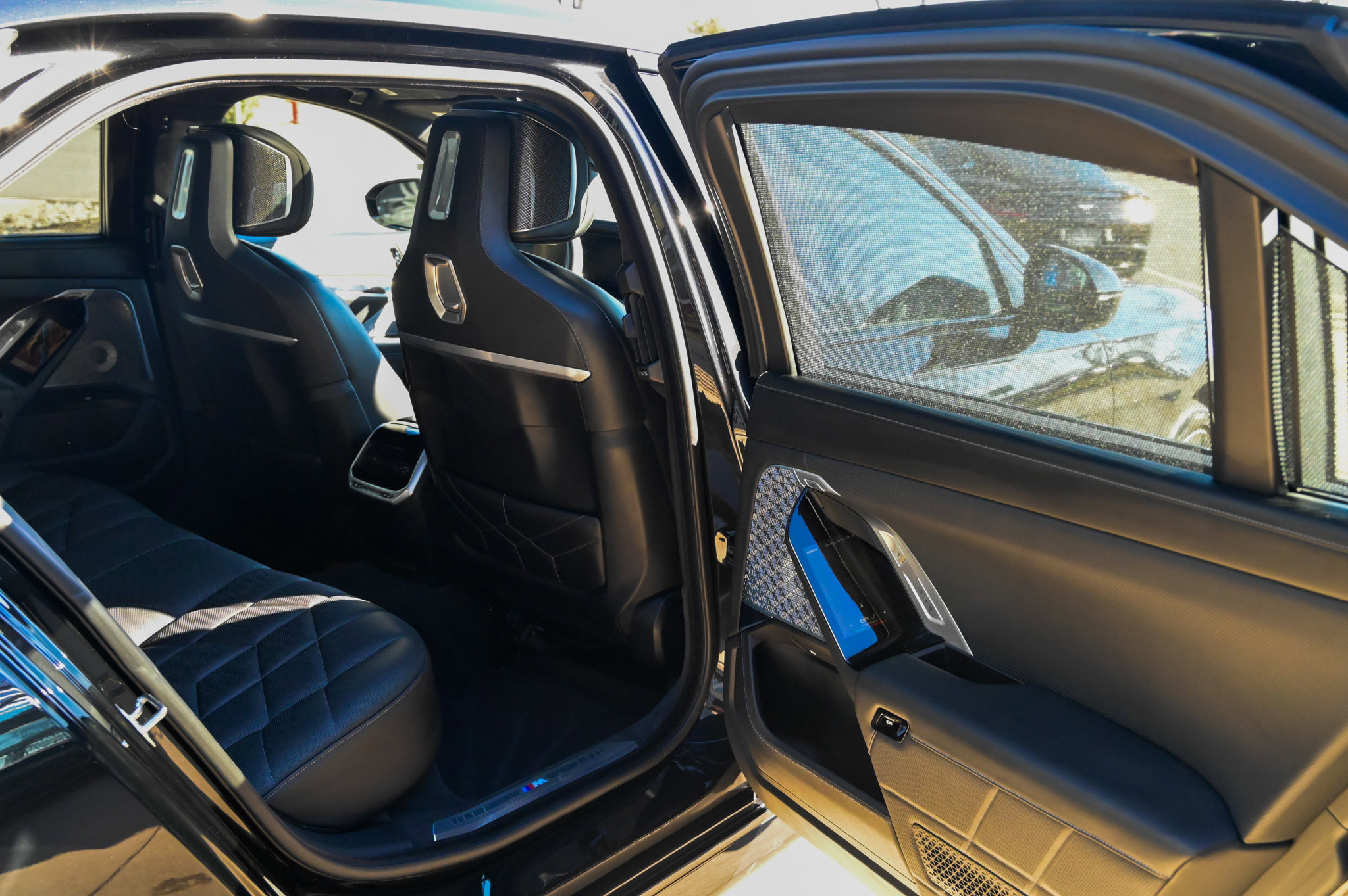 Used 2023 BMW 760i xDrive w/ Executive Package image 48