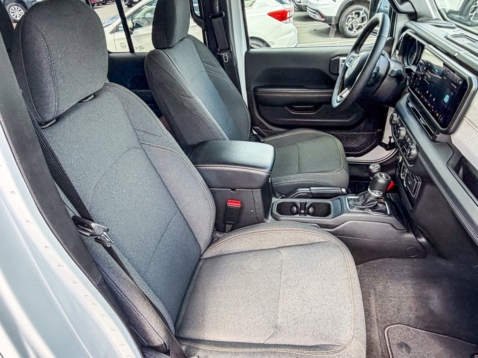 Used 2025 Jeep Wrangler Sahara AWD/4WD image 15