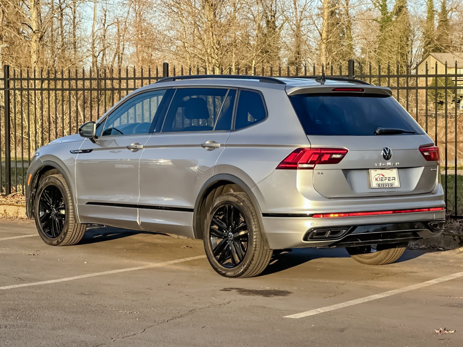 Used 2022 Volkswagen Tiguan SE R-Line image 6