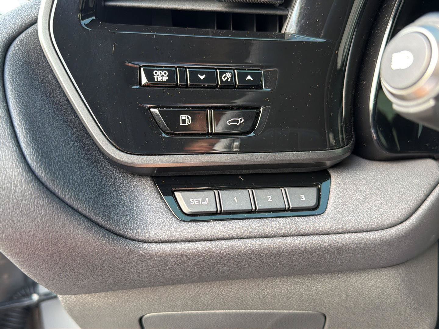 Certified 2025 Lexus TX 500h AWD w/ Technology Package image 21