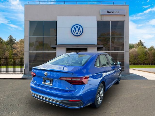Certified 2023 Volkswagen Jetta SE w/ Panoramic Sunroof Package image 5