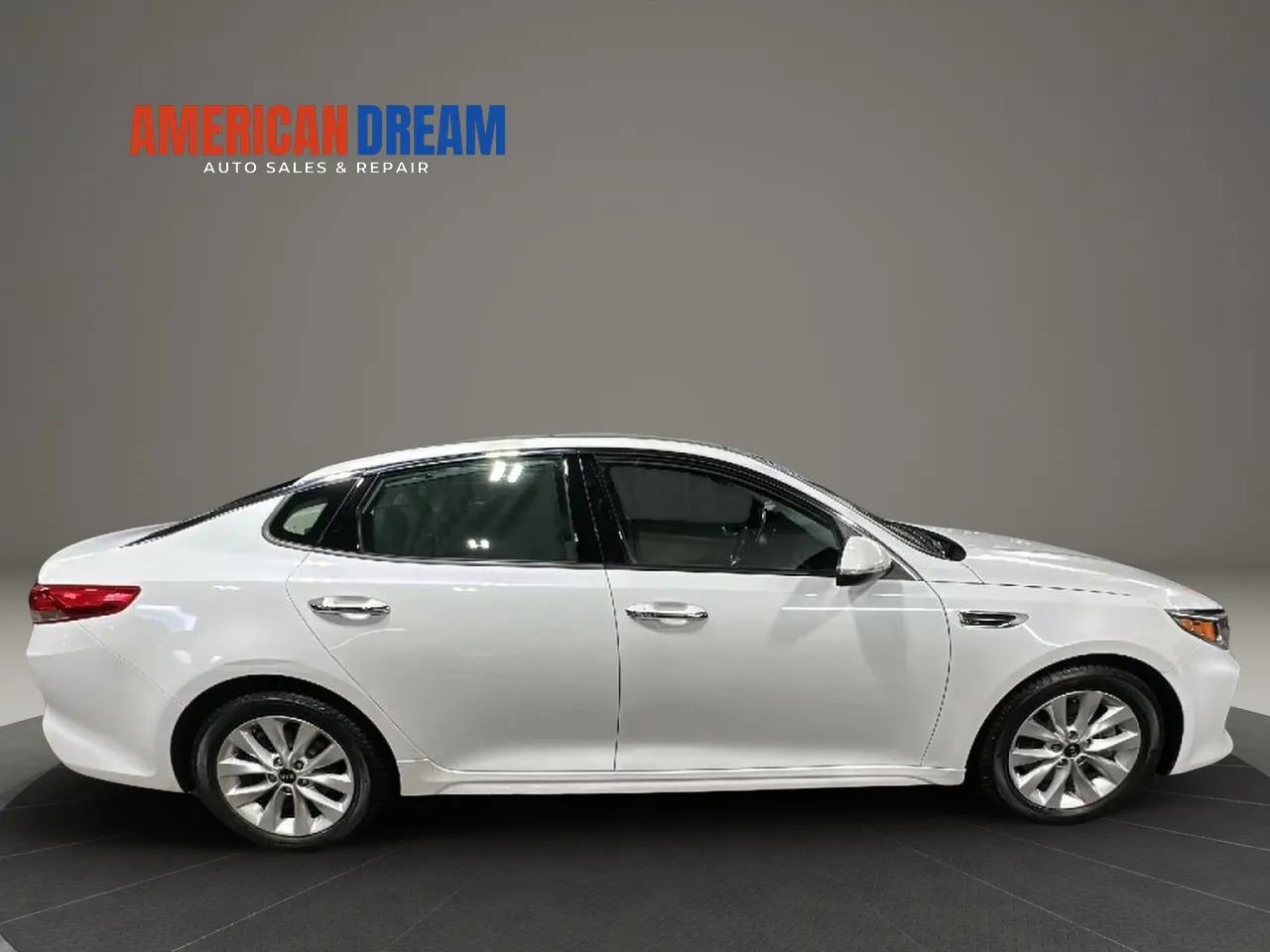 Used 2017 Kia Optima EX w/ Premium Package FWD image 6