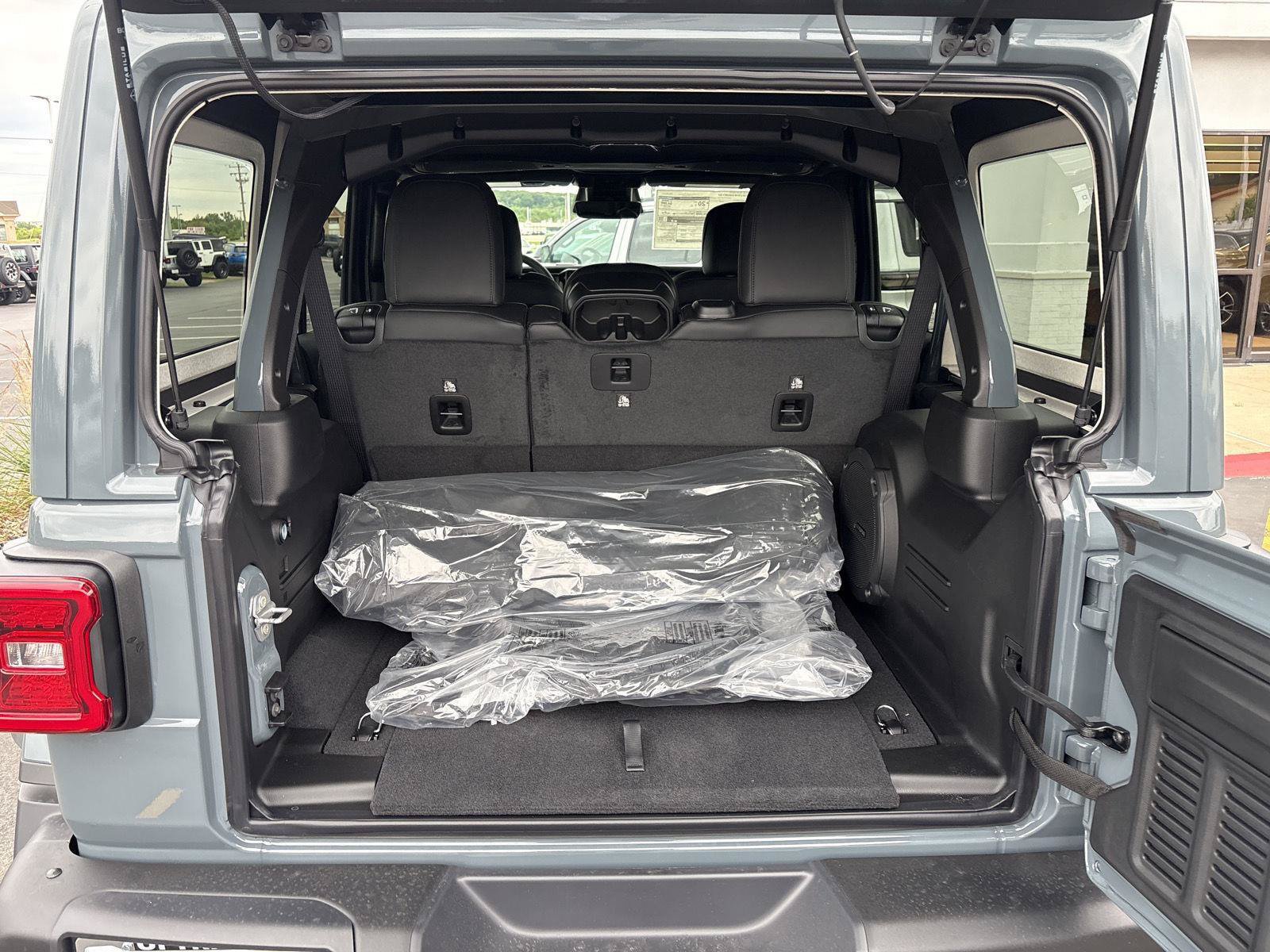 New 2026 Jeep Wrangler Unlimited Rubicon AWD/4WD image 11