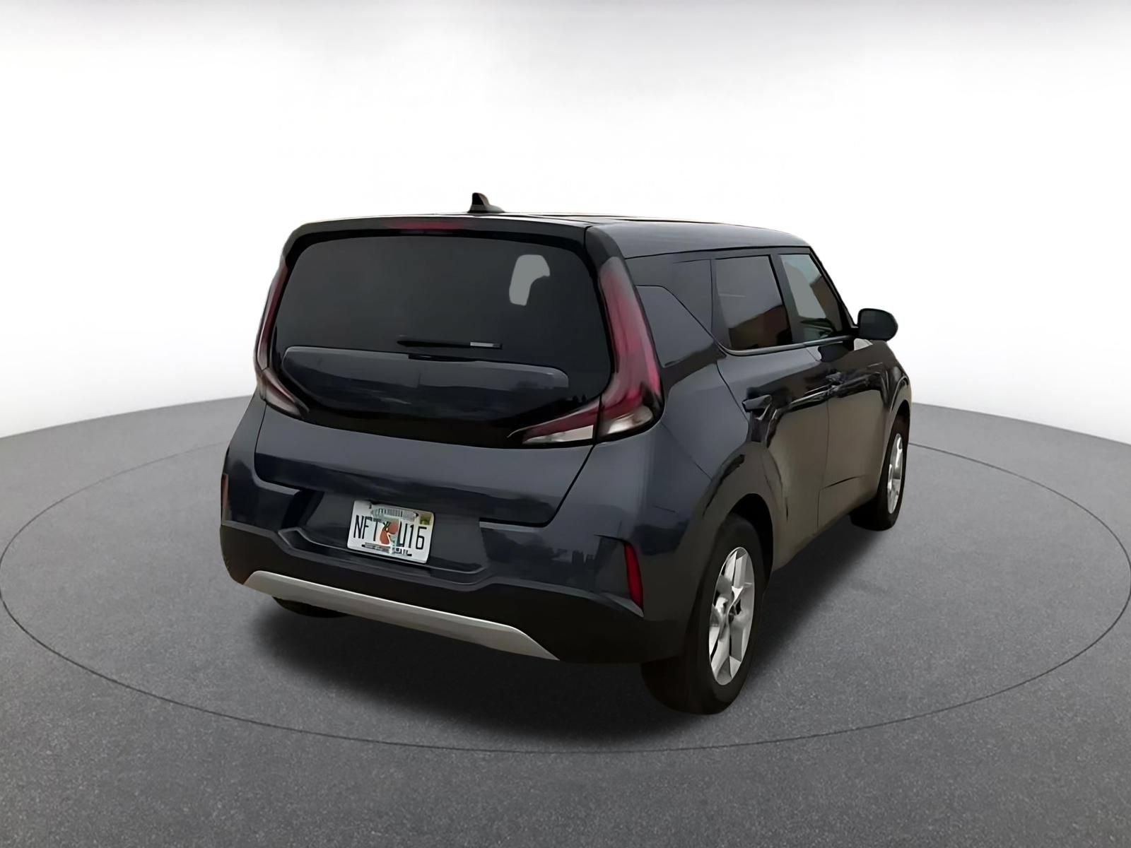 Used 2025 Kia Soul LX w/ LX Technology Package FWD image 14