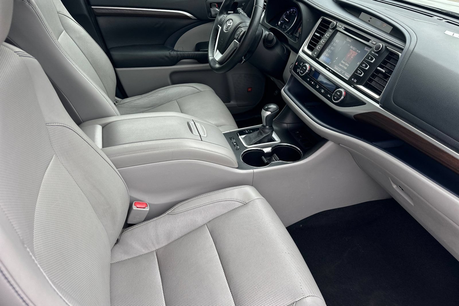 Used 2015 Toyota Highlander Limited FWD image 16