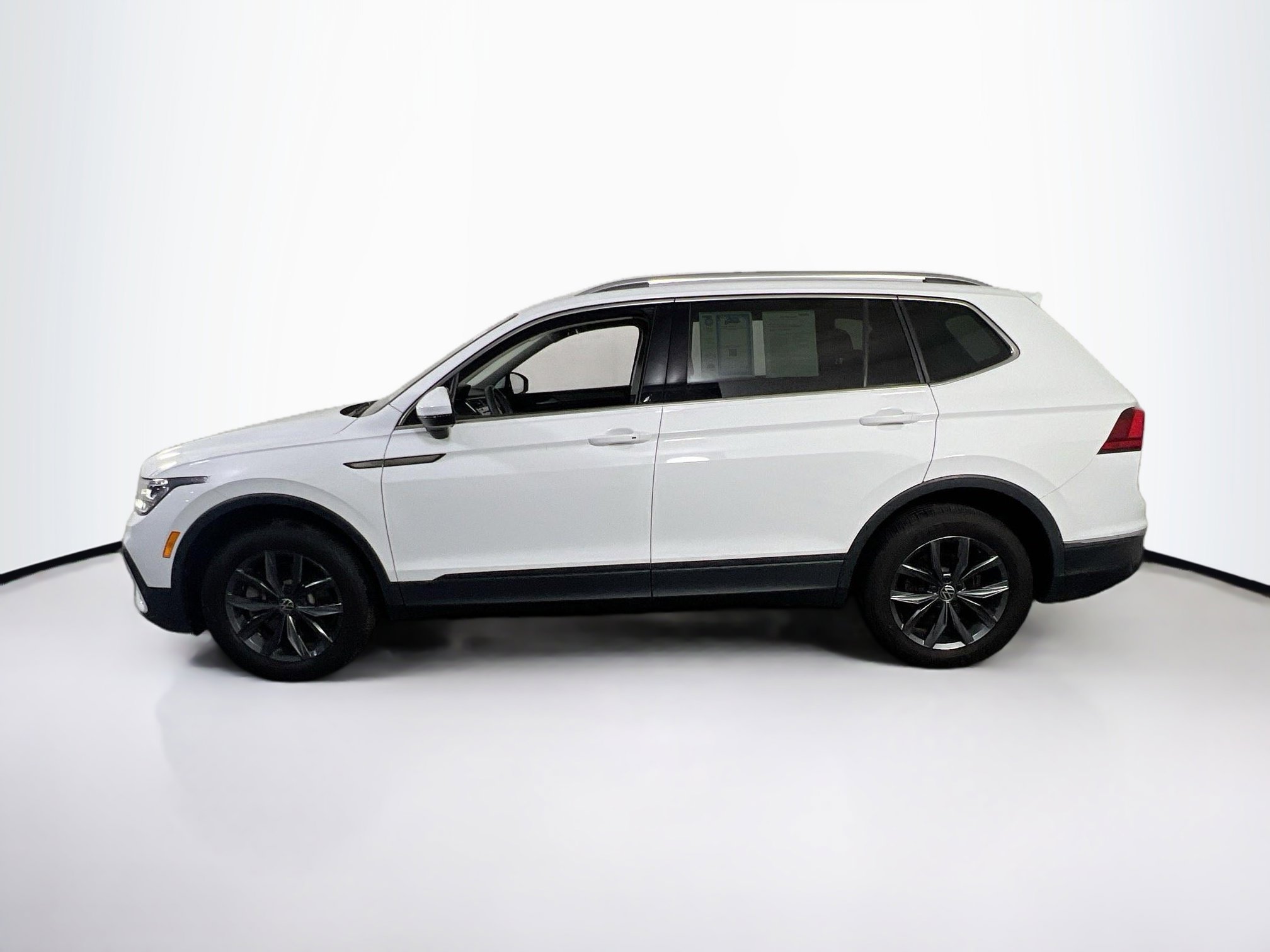 Used 2022 Volkswagen Tiguan SE image 8