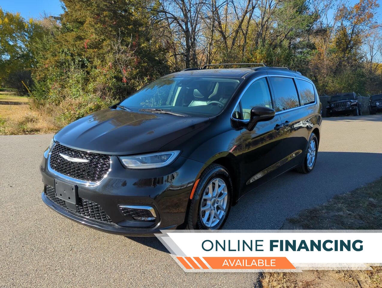 Used 2022 Chrysler Pacifica Touring-L image 1