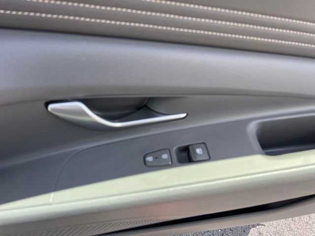 Used 2025 Hyundai Elantra SEL FWD image 33