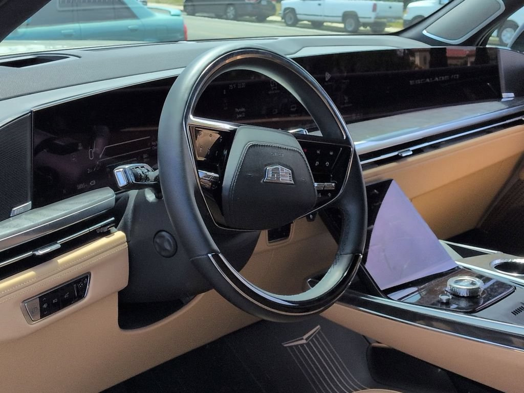 Certified 2025 Cadillac Escalade IQ Luxury 2 AWD/4WD image 11