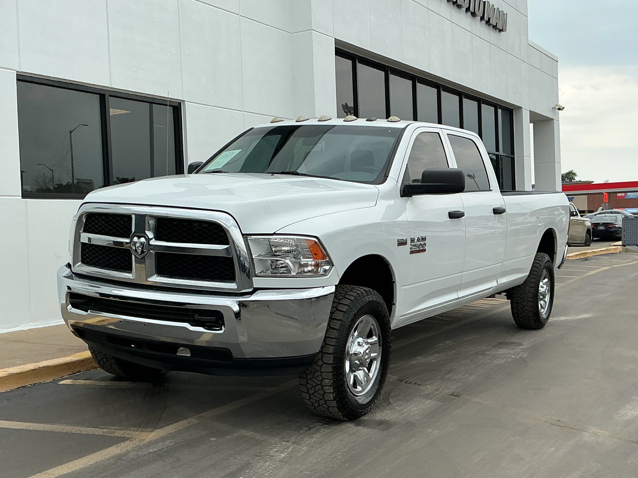 Used 2018 RAM 2500 Tradesman w/ Chrome Appearance Group AWD/4WD image 4