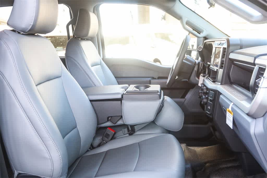 New 2026 Ford F450 XL w/ XL Chrome Package RWD image 28