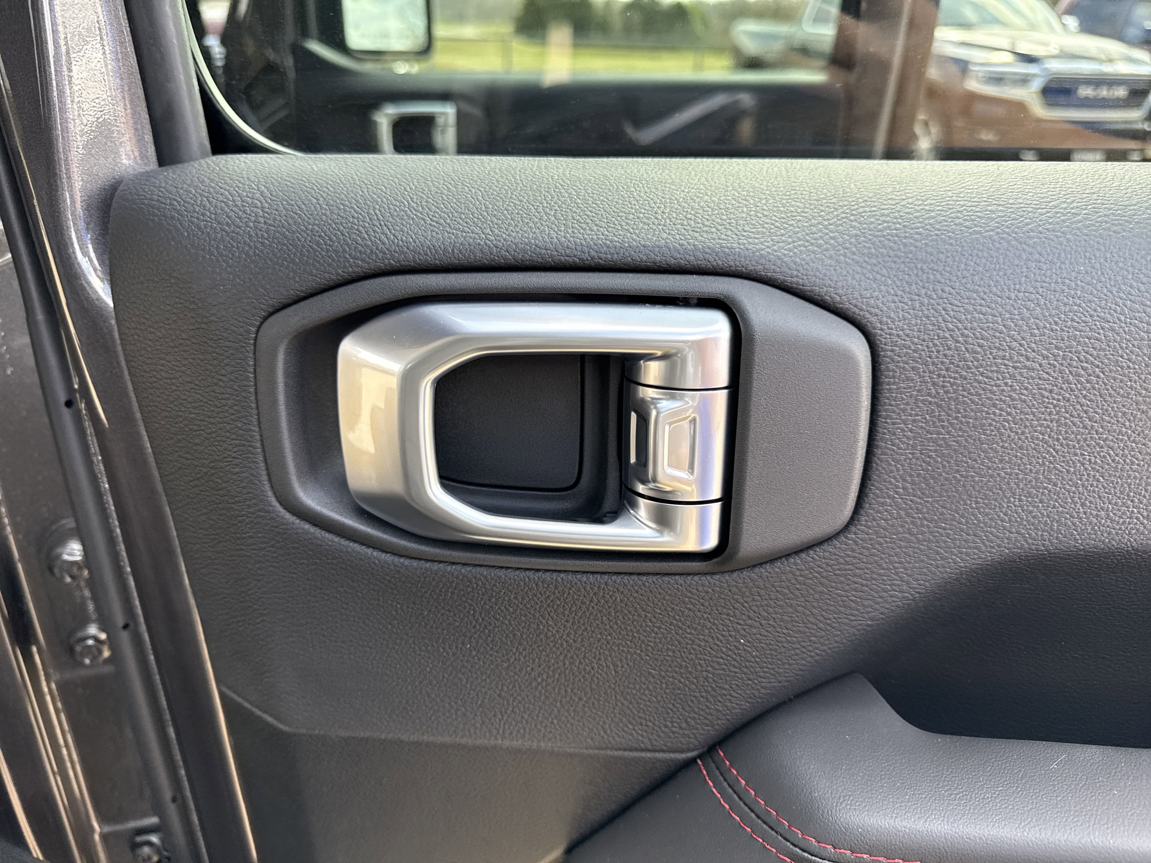 New 2025 Jeep Wrangler Unlimited Rubicon w/ Technology Group image 33