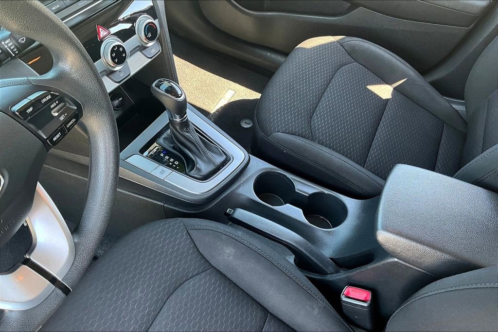 Used 2019 Hyundai Elantra SE w/ Cargo Package FWD image 17