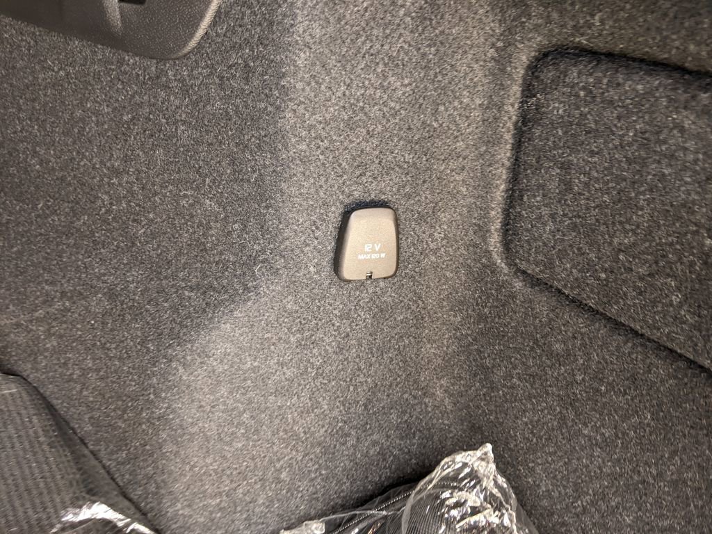 Used 2023 Volvo XC40 B5 Ultimate w/ Protection Package Premier image 28