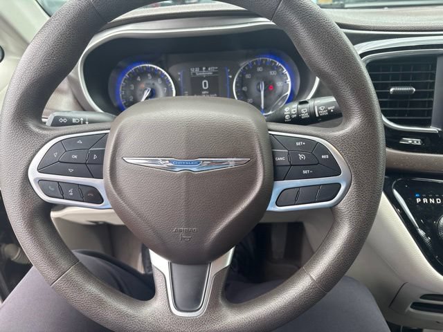 Used 2018 Chrysler Pacifica Touring Plus FWD image 6