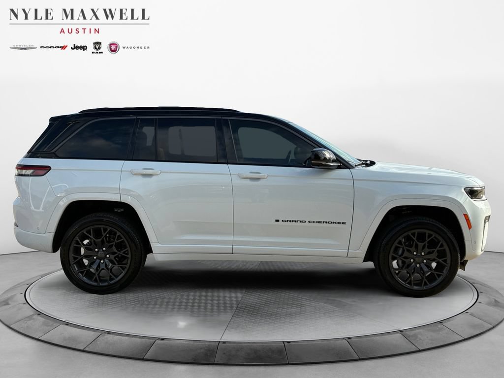 New 2026 Jeep Grand Cherokee Summit w/ Obsidian Package AWD/4WD image 18