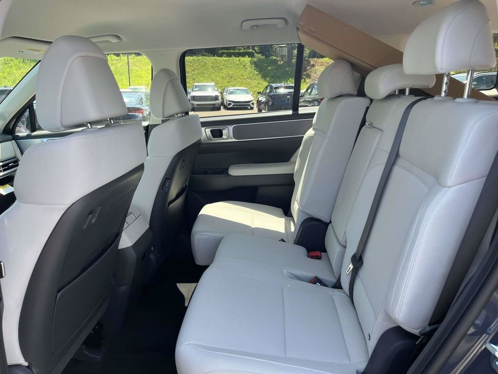 New 2027 Hyundai Santa Fe SE FWD image 11