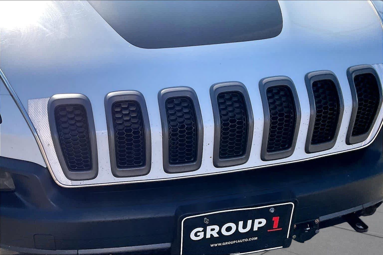 Used 2016 Jeep Cherokee Trailhawk w/ Comfort/Convenience Group AWD/4WD image 29