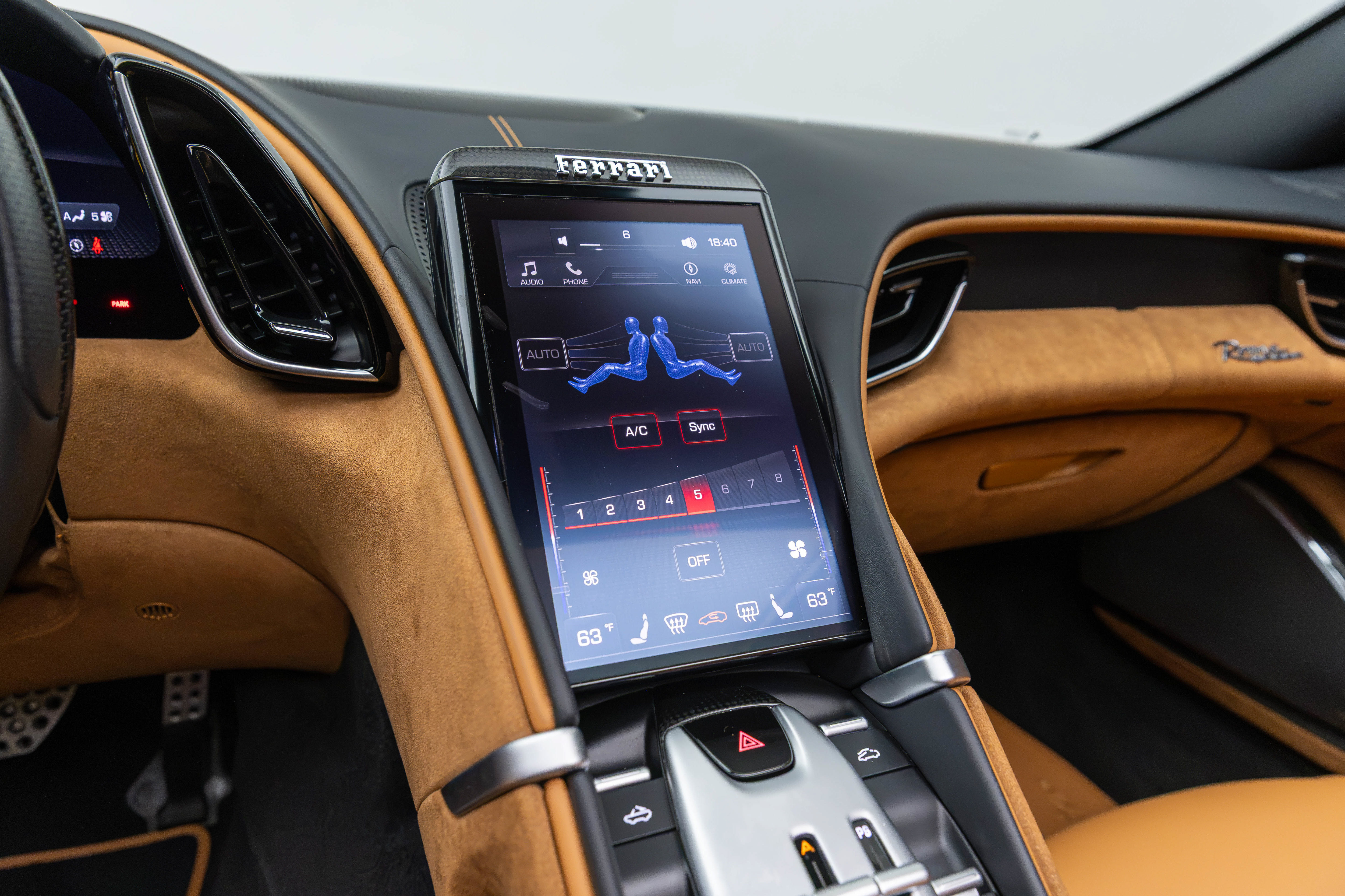 Certified 2025 Ferrari Roma Spider RWD image 25