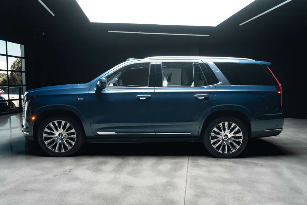 Used 2025 Cadillac Escalade Premium Luxury Platinum AWD/4WD image 21