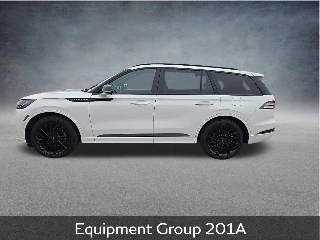 Used 2025 Lincoln Aviator Reserve w/ Equipment Group 201A AWD/4WD image 2