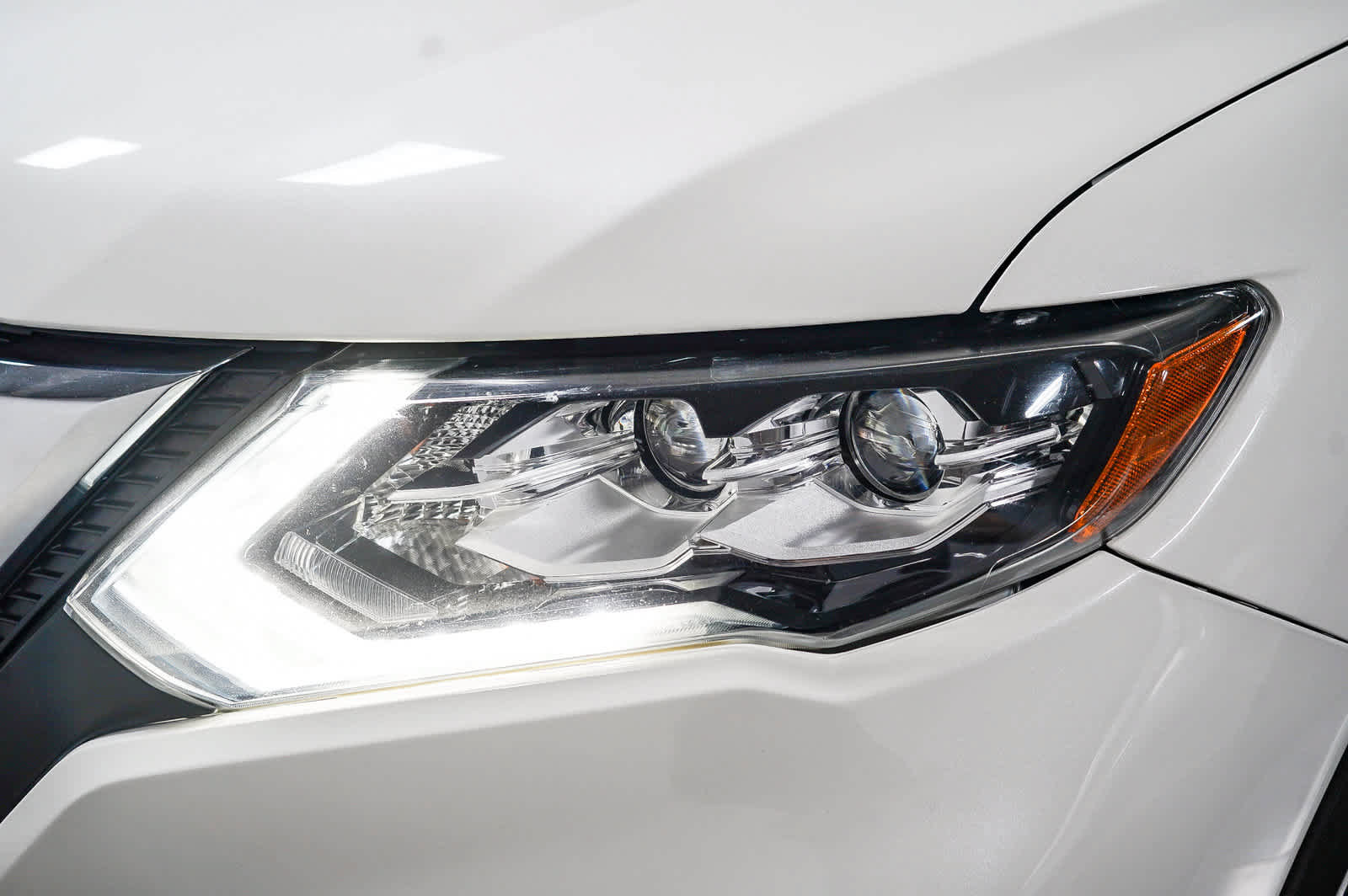 Used 2019 Nissan Rogue SL w/ Premium Package FWD image 9