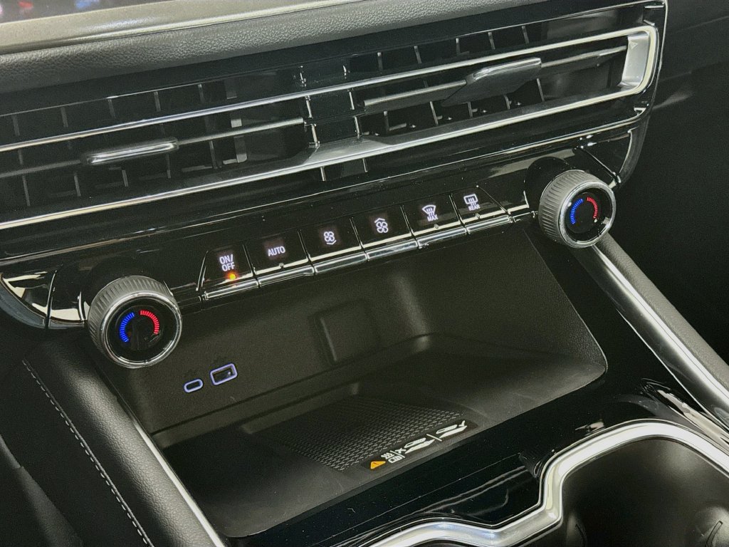 New 2027 Chevrolet Traverse LT w/ Sun and Wheel Package FWD image 19