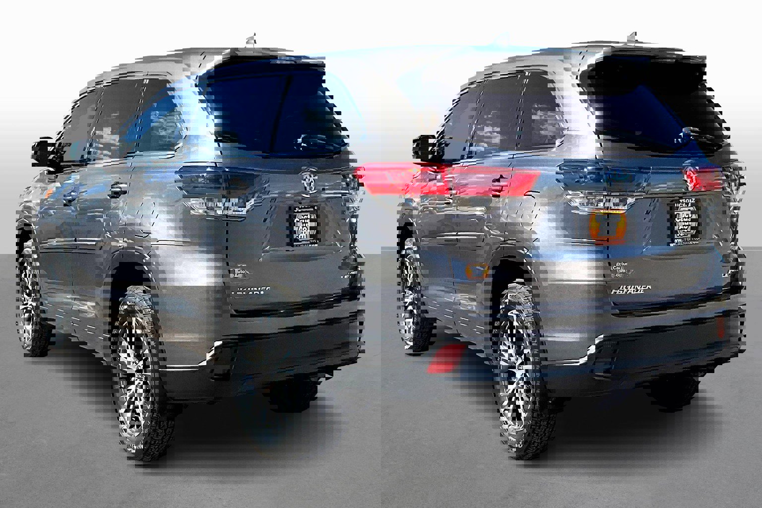 Used 2018 Toyota Highlander LE image 11