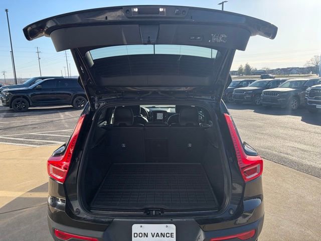 Used 2021 Volvo XC40 T4 R-Design w/ Climate Package image 21