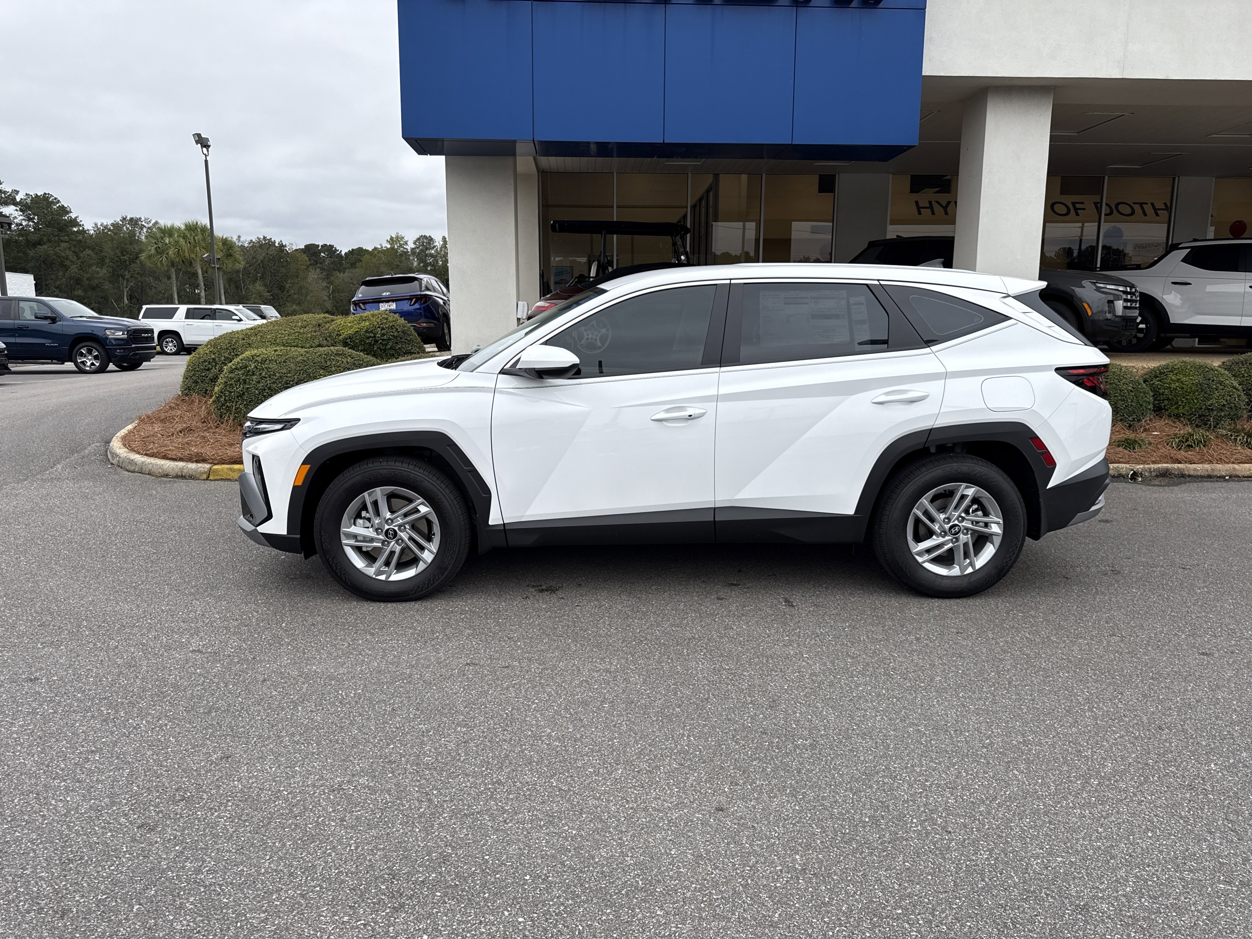 New 2026 Hyundai Tucson SE image 2