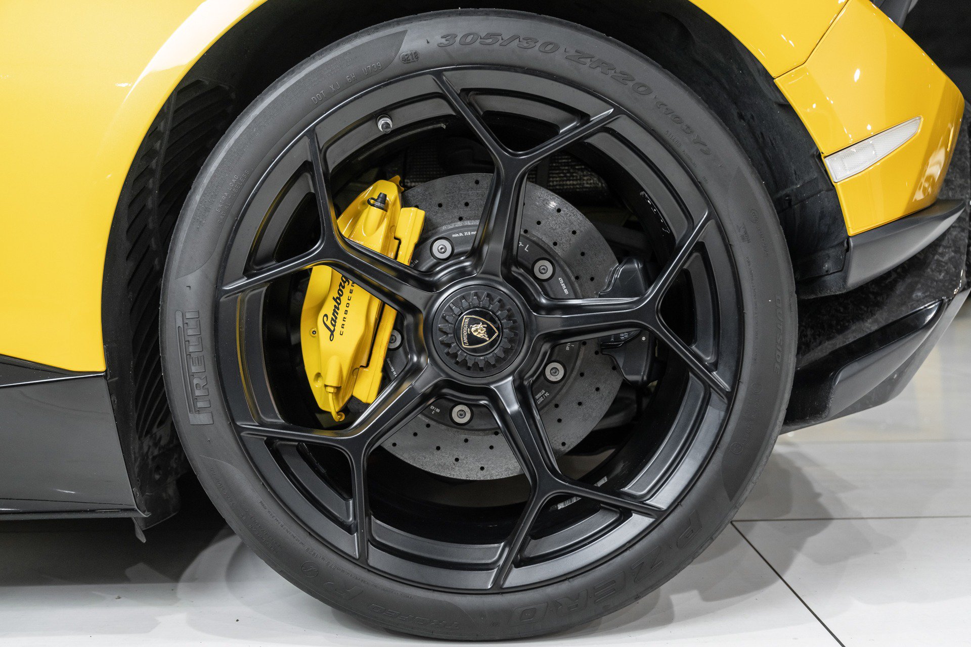 Used 2018 Lamborghini Huracan Performante AWD/4WD image 49