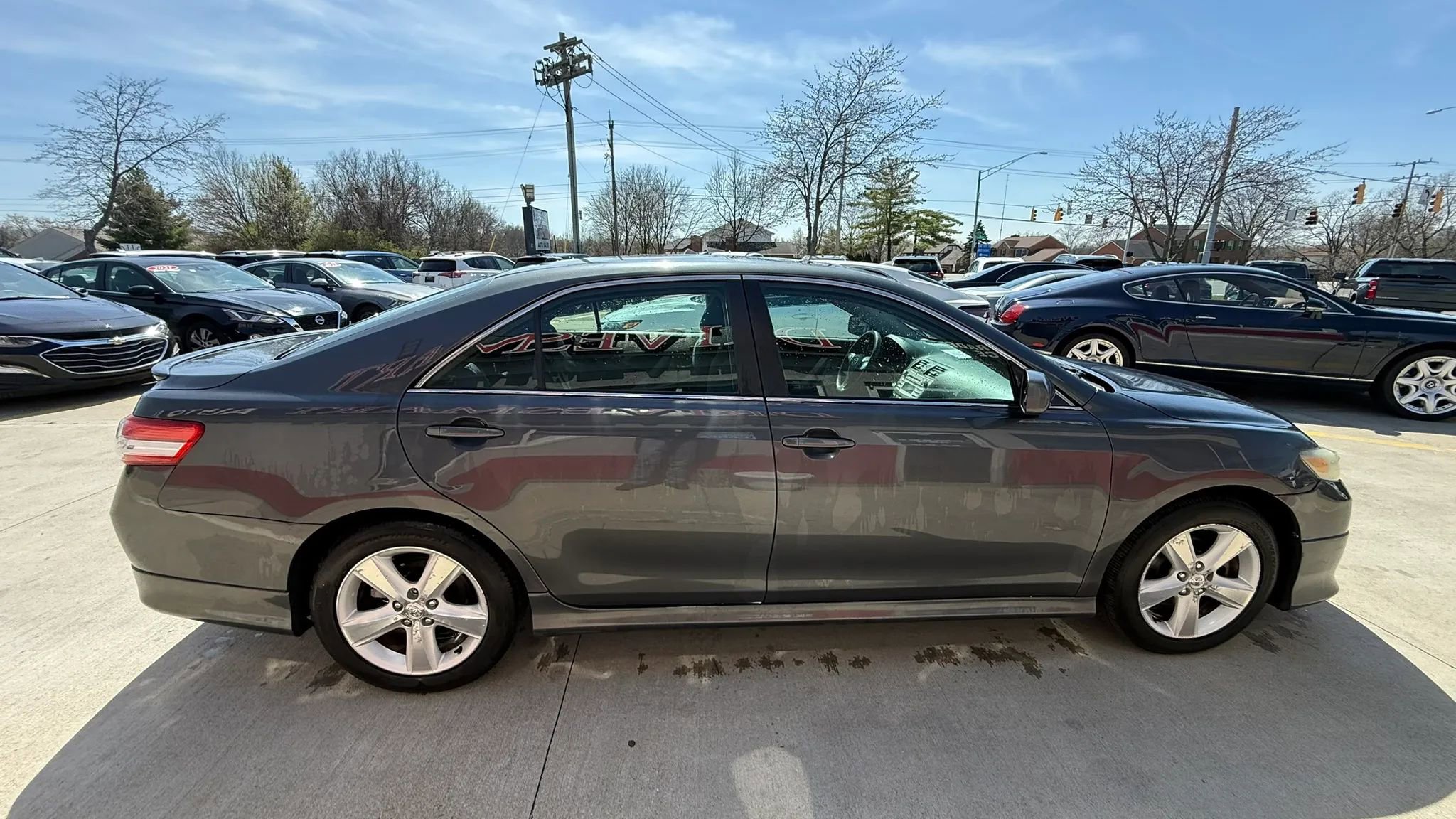 Used 2011 Toyota Camry SE w/ SE Extra-Value Pkg #1 FWD image 8