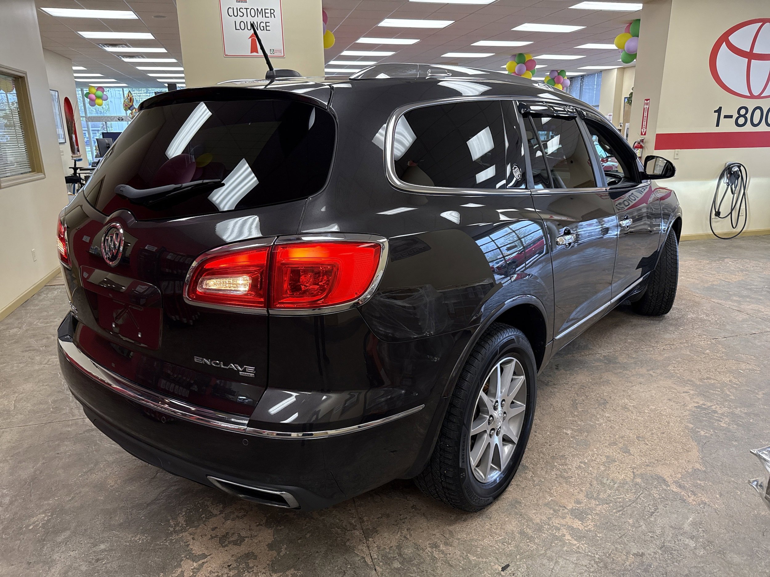 Used 2017 Buick Enclave Leather AWD/4WD image 24