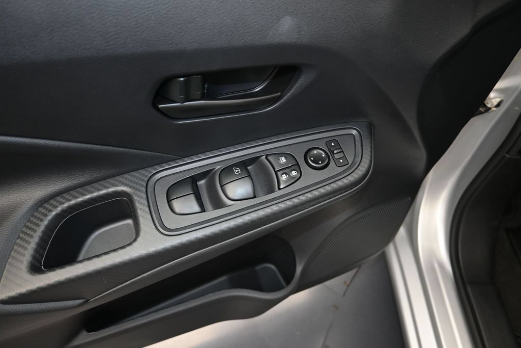 Used 2025 Nissan Versa S FWD image 11