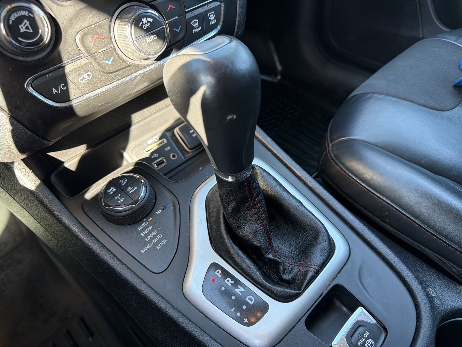 Used 2017 Jeep Cherokee Trailhawk w/ Comfort/Convenience Group AWD/4WD image 21