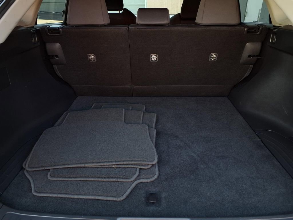 Certified 2021 Toyota Venza LE w/ Carpet Mat Package (TMS) image 21
