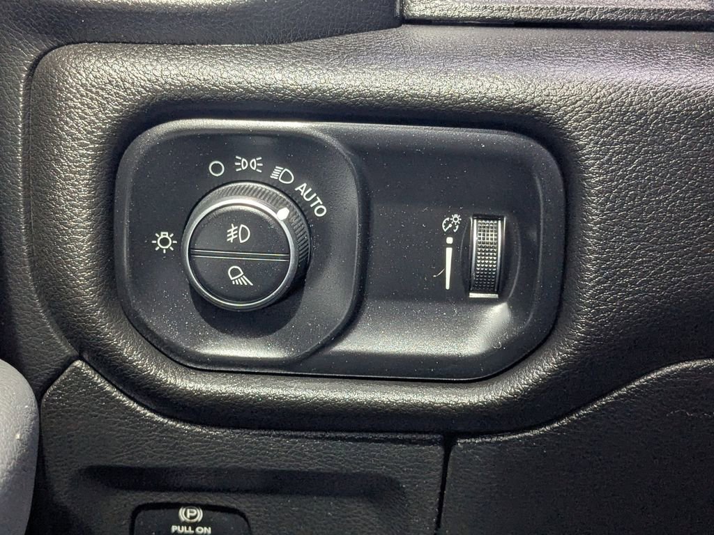 Used 2020 RAM 1500 Big Horn AWD/4WD image 22