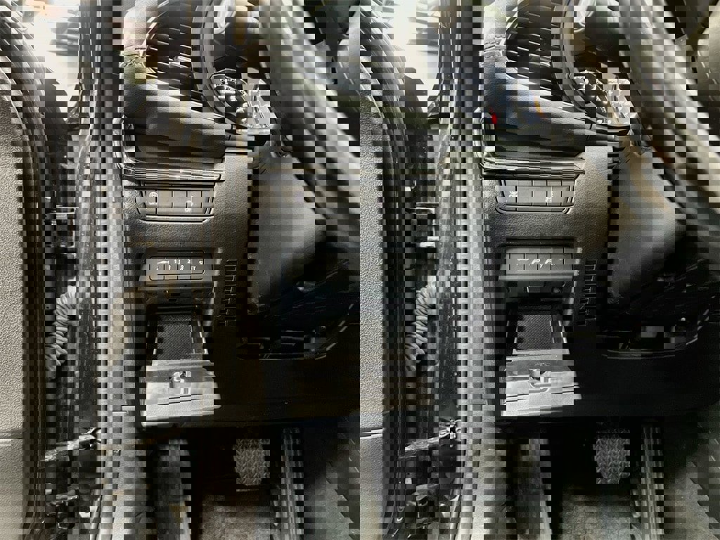 Used 2022 MAZDA MAZDA3 s image 13