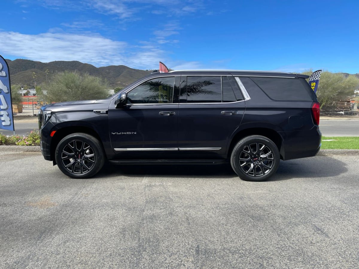 Used 2024 GMC Yukon SLT w/ SLT Premium Package AWD/4WD image 6