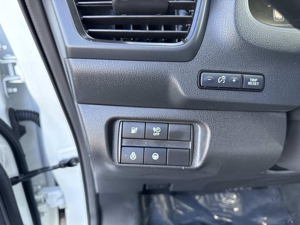 Certified 2025 Nissan Leaf SV Plus image 32