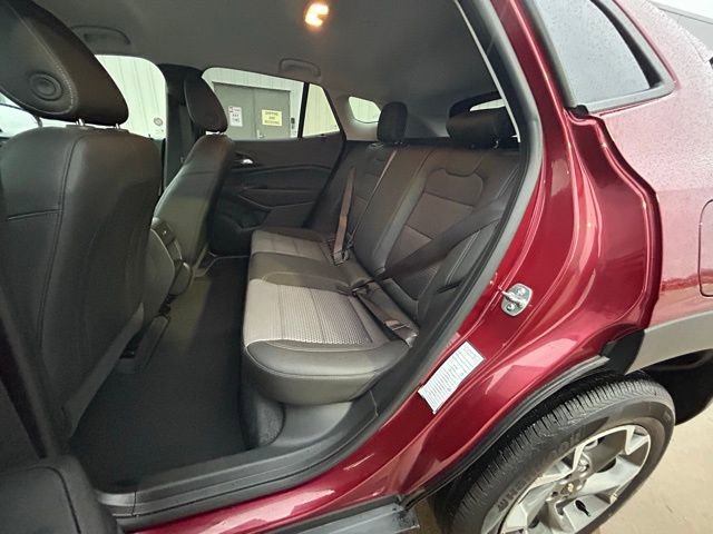 Used 2025 Chevrolet Trax LT w/ LT Convenience Package image 15
